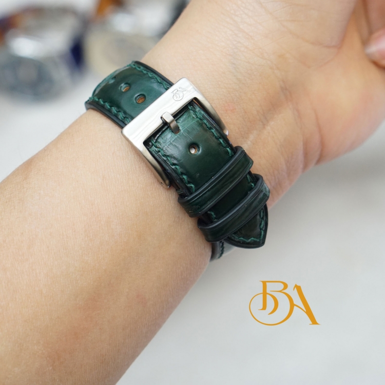 Dây đồng hồ với khoá kim đơn giản