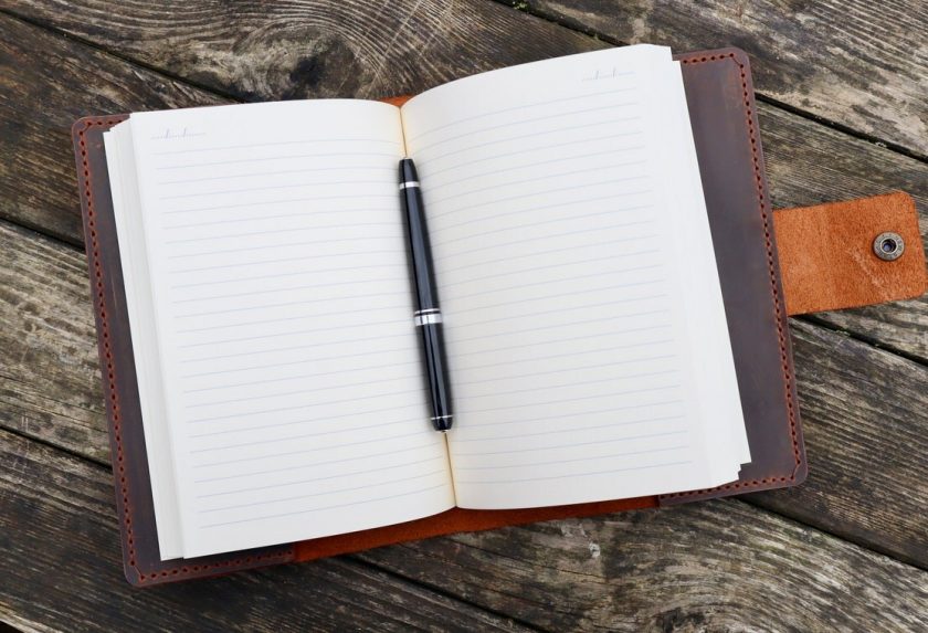 Bìa sổ tay da handmade – Món quà tặng độc đáo