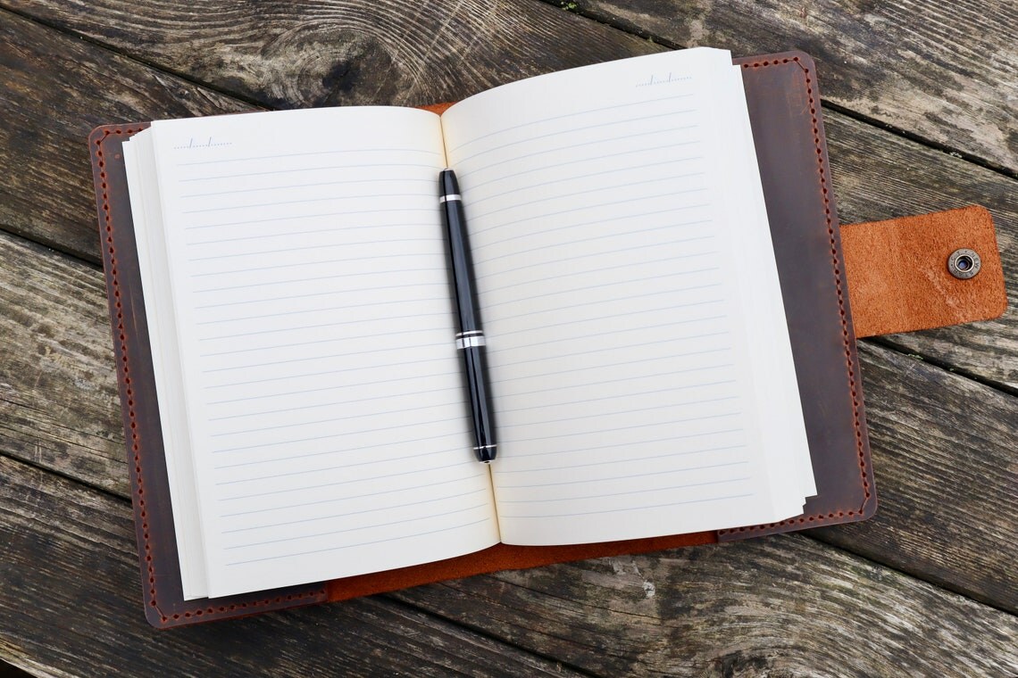 Bìa sổ tay da handmade – Món quà tặng độc đáo