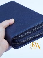 Clutch cam tay da Epsom mau xanh navy (1)