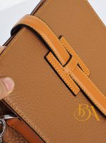 Tui-deo-cheo-da-bo-Milled-mau-nau-vang-(15)