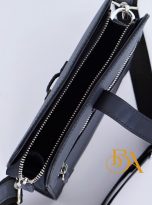 Tui-deo-cheo-da-bo-Milled-mau-xanh-navy-(16)