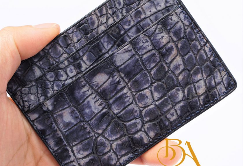 Giải đáp thắc mắc về bóp da cá sấu nam cao cấp