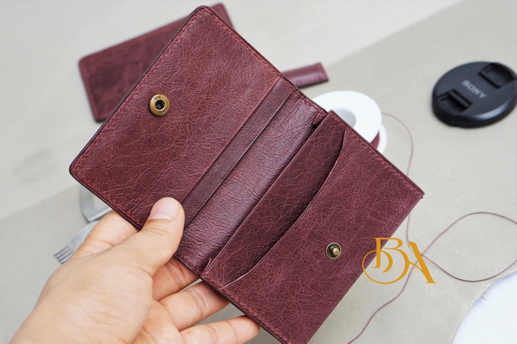 Ví card da bò món quà thực tế và hữu dụng