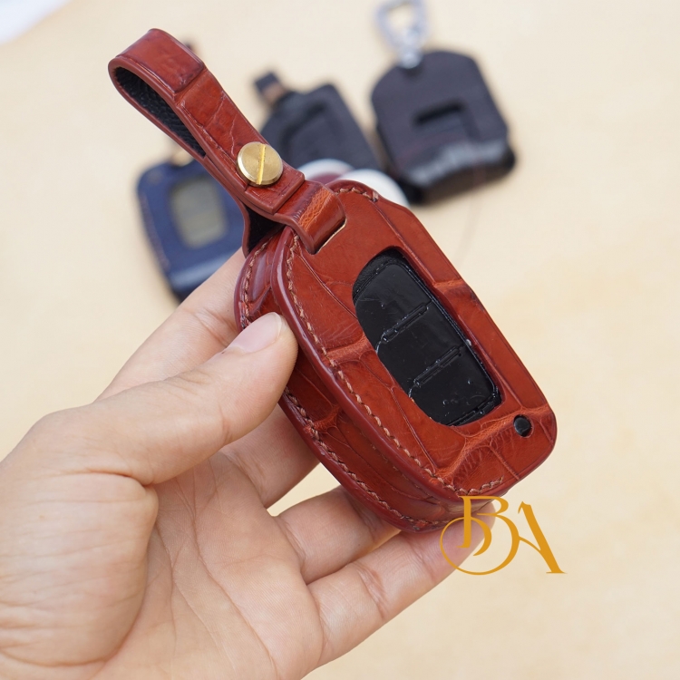 Bao chìa khóa Hyundai Accent, I20, I30, SantaFe da cá sấu màu nâu đỏ CLC11