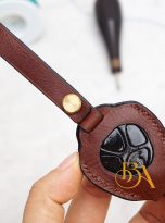 chia khoa Toyota 4 nut da bo mau nau do (6)