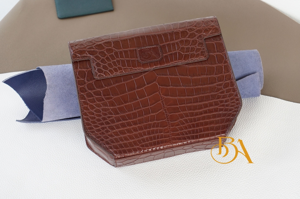 Clutch cầm tay da cá sấu