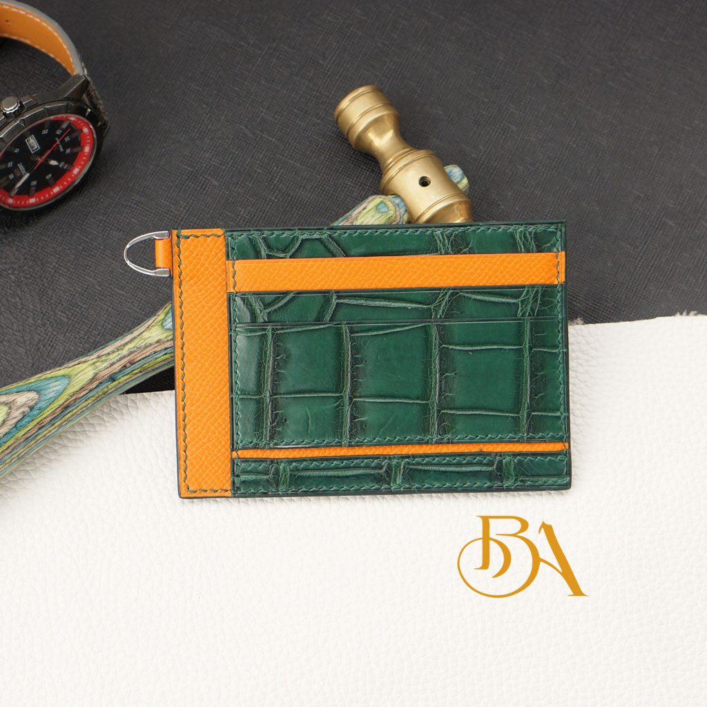 Chiếc ví card da cá sấu phối da bê Epsom đẹp mắt