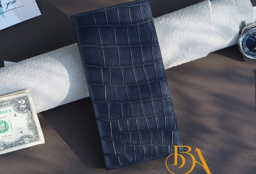 Ví dài da thật: Phụ kiện thời thượng và bền bỉ cho quý ông hiện đại